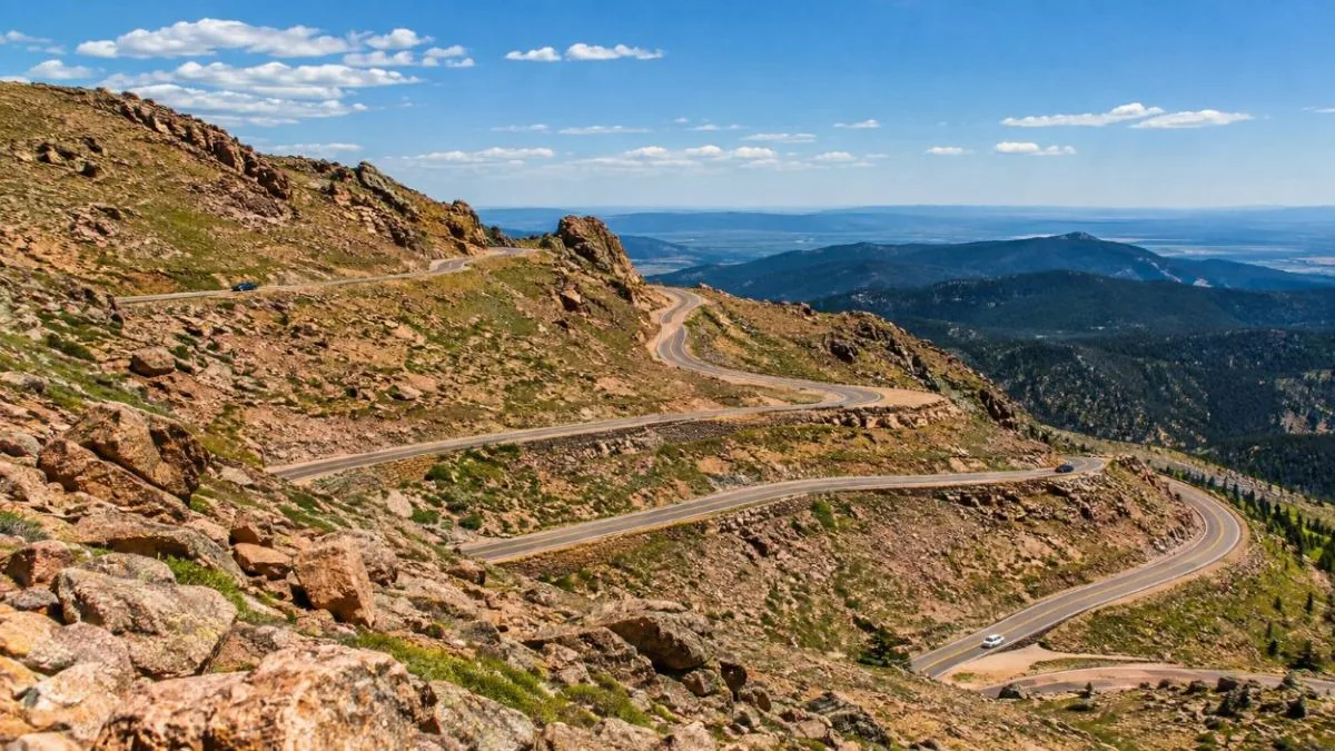 Serpentinen des Pikes Peak Highway oberhalb der Baumgrenze
